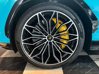 LAMBORGHINI URUS - 10