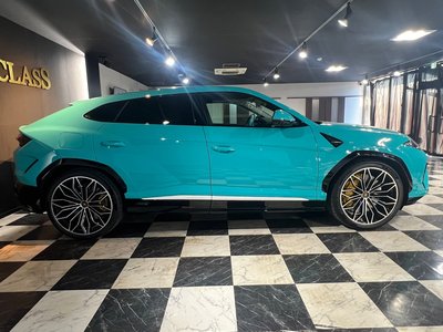 LAMBORGHINI URUS - 6