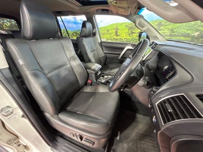 TOYOTA LAND CRUISER PRADO - 8