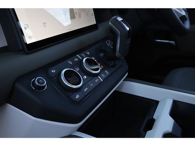 2025 LAND Rover DEFENDER 缩略图 101