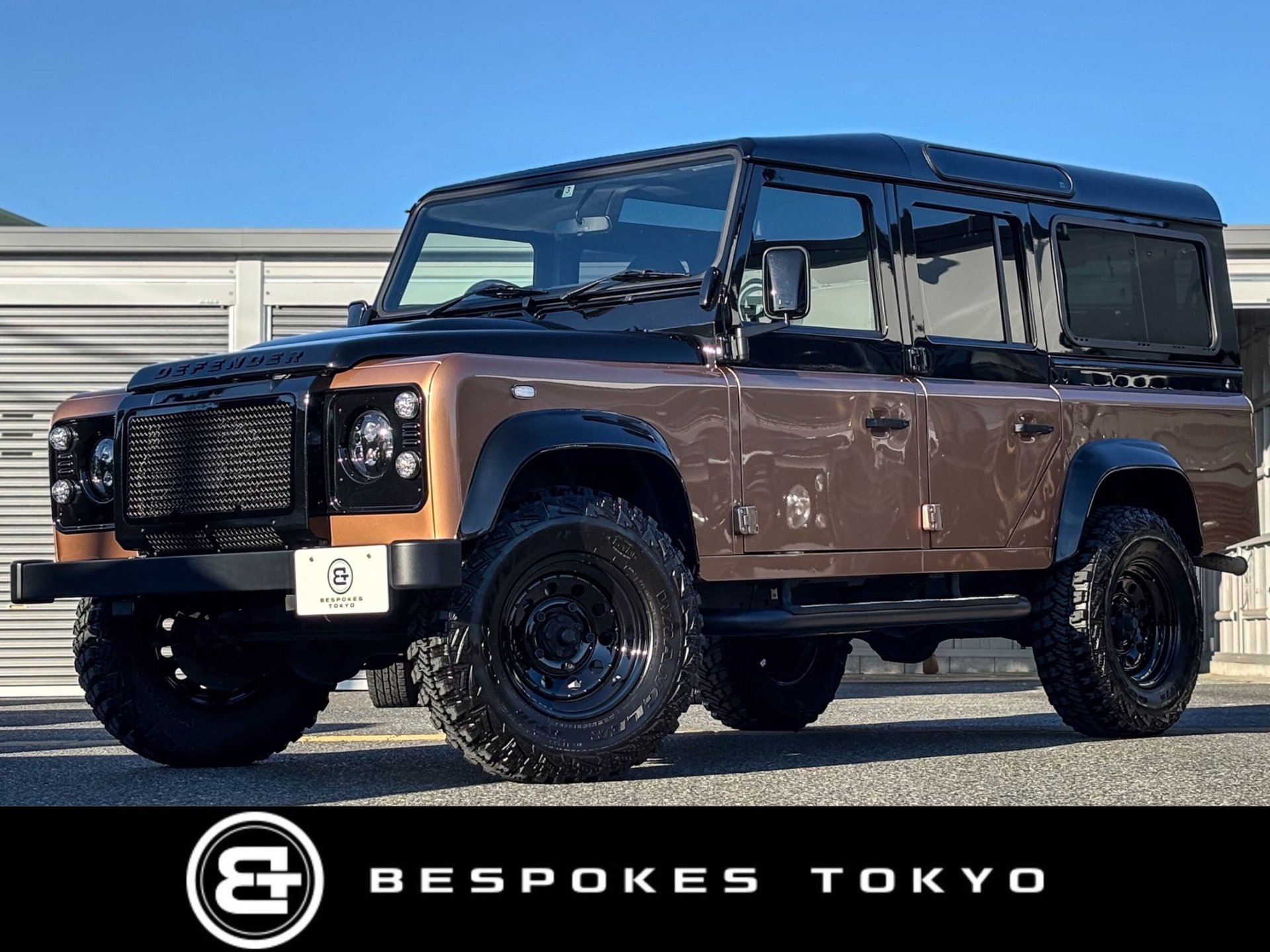 LAND ROVER DEFENDER - View 1