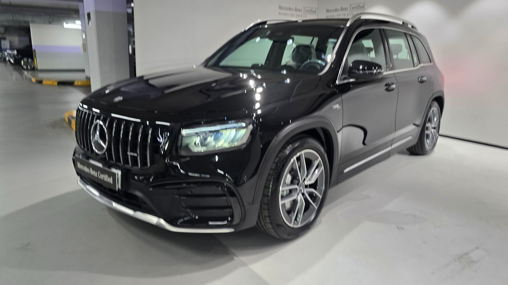 MERCEDES-BENZ GLB - View 1