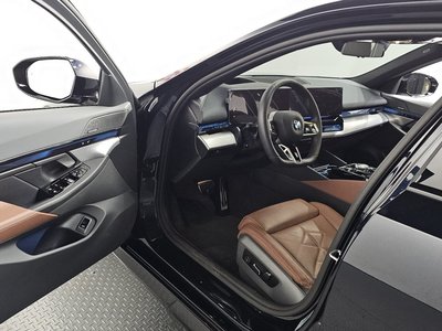 صورة 10 لـ 2025 BMW 5 SERIES
