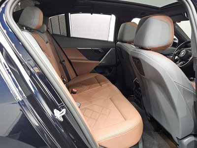 2025 BMW 5 SERIES 缩略图 11