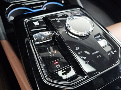 صورة 9 لـ 2025 BMW 5 SERIES