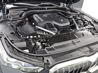 صورة 7 لـ 2025 BMW 5 SERIES