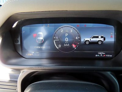 LAND ROVER DEFENDER - 9