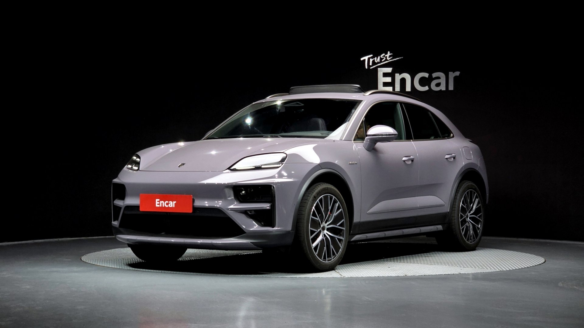 PORSCHE MACAN - View 1