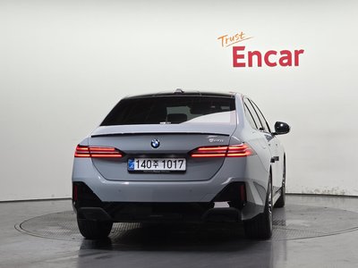 2025 BMW 5 SERIES 照片 3