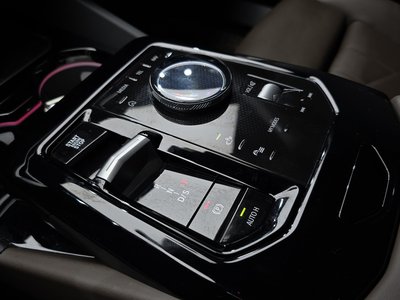 2025 BMW 5 SERIES 照片 9