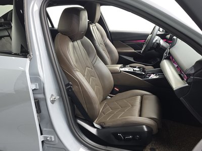2025 BMW 5 SERIES 缩略图 12