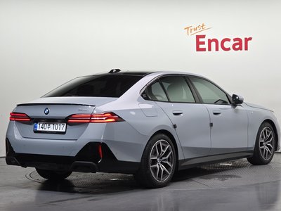 2025 BMW 5 SERIES 照片 4