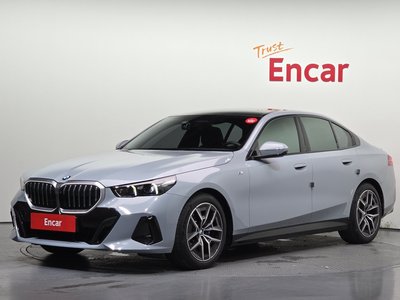 2025 BMW 5 SERIES 照片 1