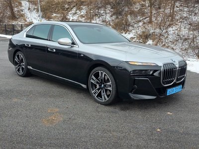 BMW I7 - 9