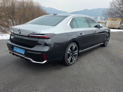 BMW I7 - 8