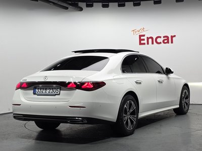 MERCEDES-BENZ E-CLASS - 4