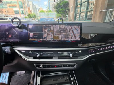 2023 BMW X7 thumbnail 11