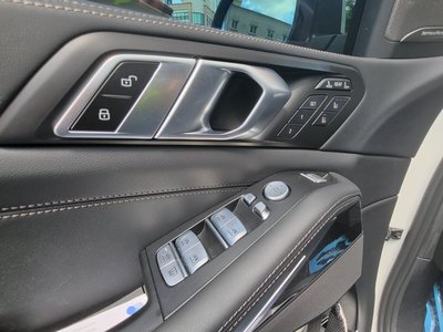 2023 BMW X7 thumbnail 17