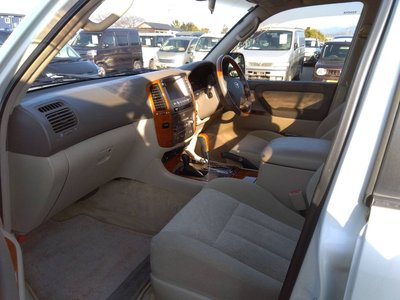 TOYOTA LAND CRUISER 100 - 5