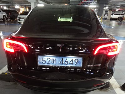 TESLA MODEL 3 - 3