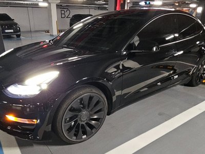TESLA MODEL 3 - 1