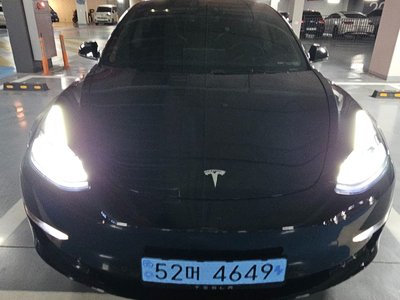 TESLA MODEL 3 - 2