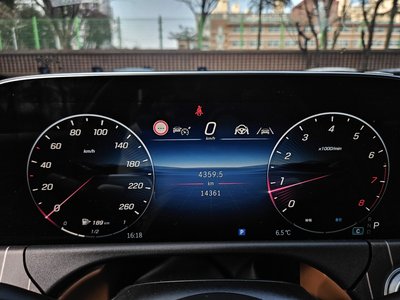 MERCEDES-BENZ E-CLASS - 2