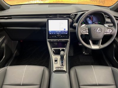 صورة 2 لـ 2024 Lexus LBX