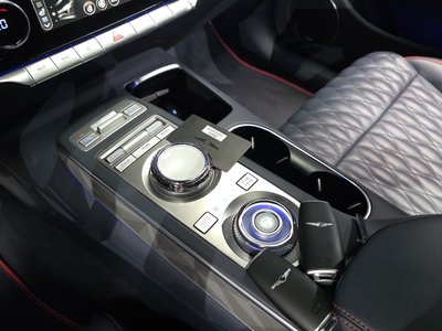 2022 Genesis GV70 — миниатюра 12