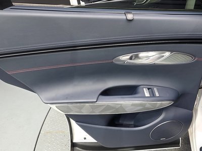 2022 Genesis GV70 — миниатюра 15