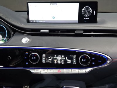 2022 Genesis GV70 — миниатюра 19
