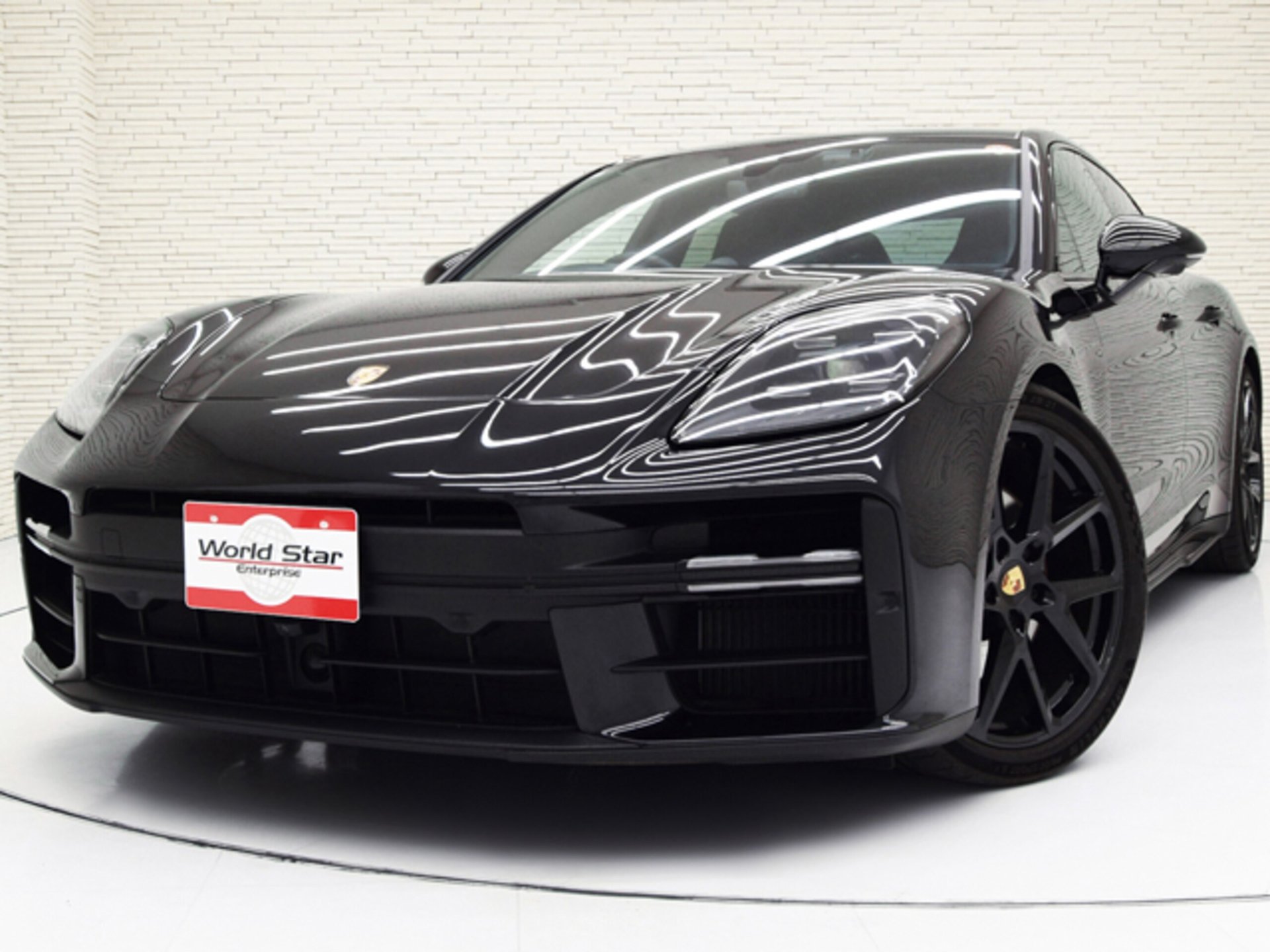 PORSCHE PANAMERA - View 1