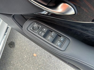 2024 Lexus LS thumbnail 39