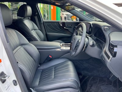 2024 Lexus LS thumbnail 23