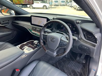 2024 Lexus LS thumbnail 22