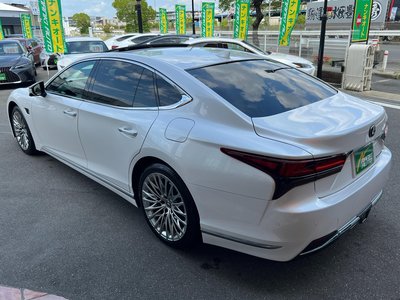 2024 Lexus LS thumbnail 14