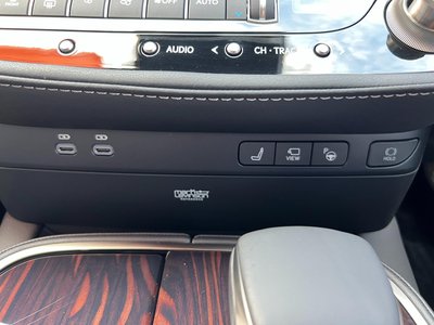 2024 Lexus LS thumbnail 31