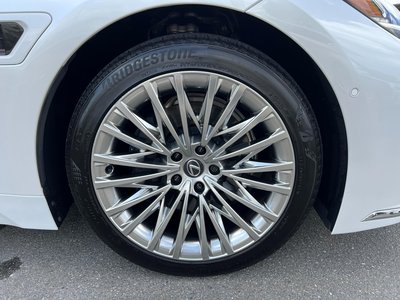 2024 Lexus LS thumbnail 16