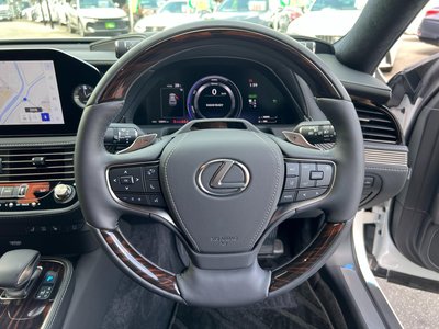 2024 Lexus LS thumbnail 25