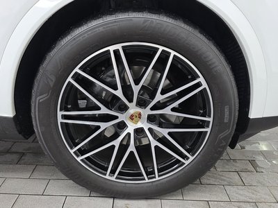 صورة 8 لـ 2024 Porsche CAYENNE