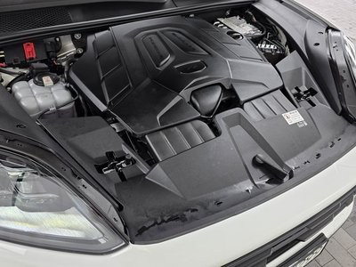 صورة 7 لـ 2024 Porsche CAYENNE