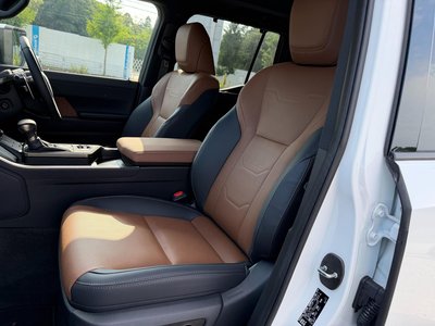 صورة مصغرة 35 لـ 2025 Lexus GX