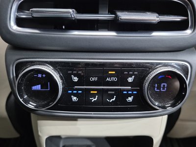 2021 Genesis GV80 thumbnail 18