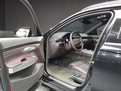 2021 Genesis GV70 thumbnail 13