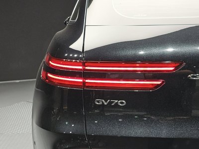 صورة 10 لـ 2021 Genesis GV70
