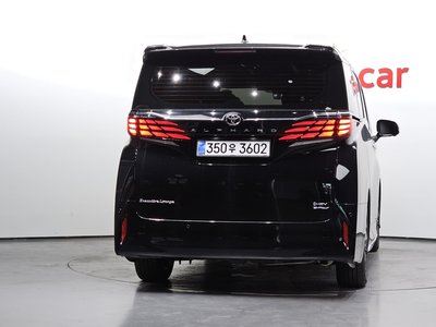 2025 Toyota ALPHARD photo 3