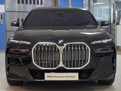 2024 BMW 7 SERIES photo 2