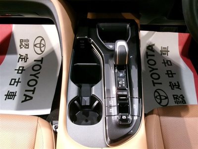 TOYOTA CROWN SPORT - 9