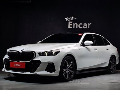 2024 BMW 5 SERIES — фото 1