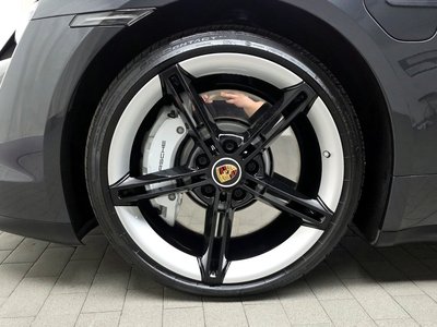 PORSCHE TAYCAN - 6